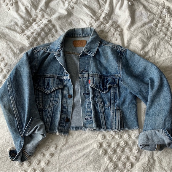 Levi's Jackets & Blazers - Levi’s cropped jean jacket